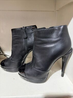 CHANEL Black Leather Cap-Toe Ankle Booties
